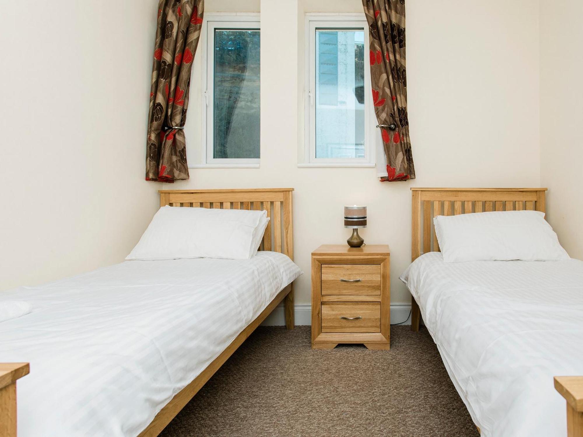 Sunny Beach Apartments Shanklin Exteriör bild