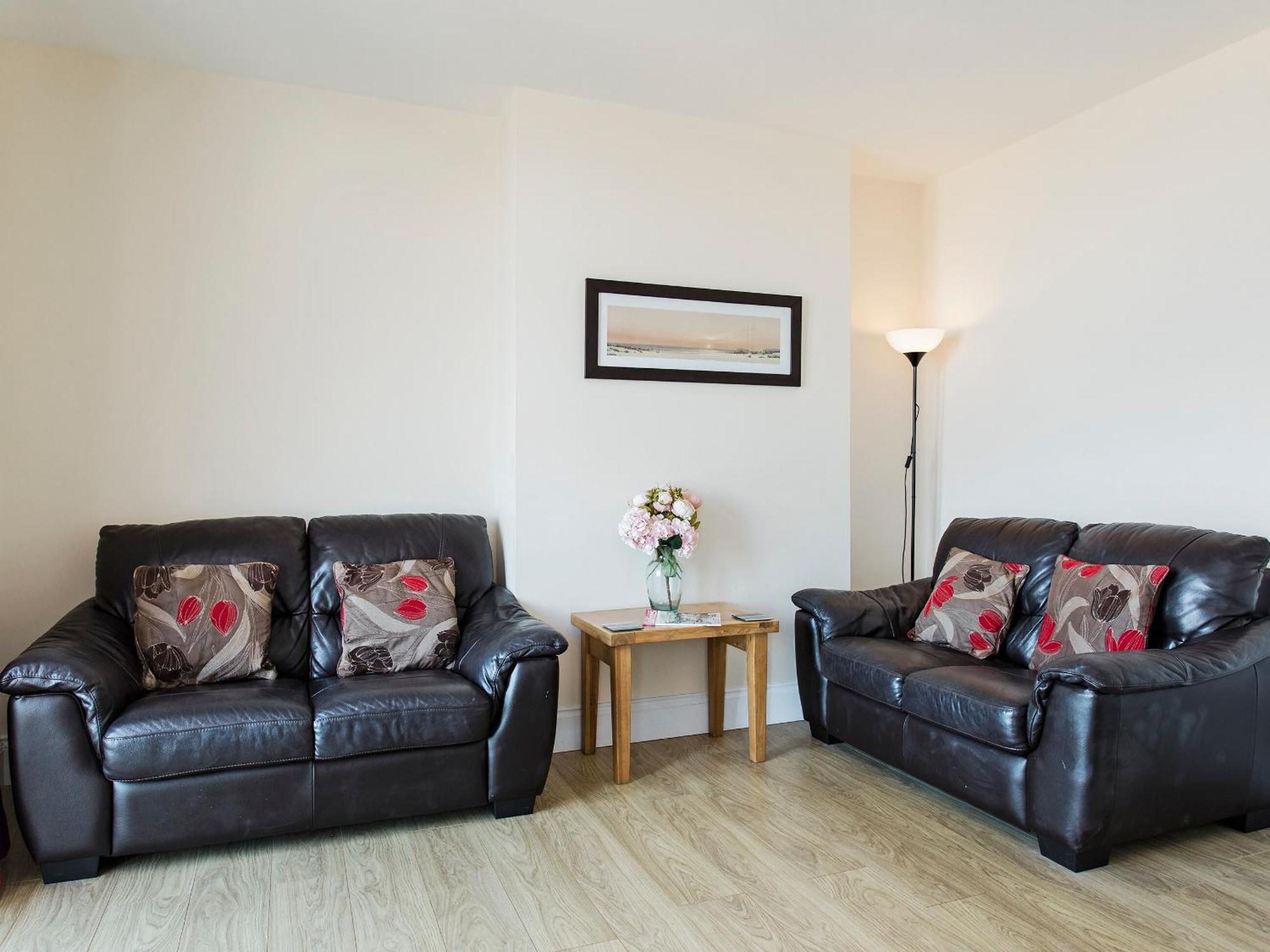 Sunny Beach Apartments Shanklin Exteriör bild