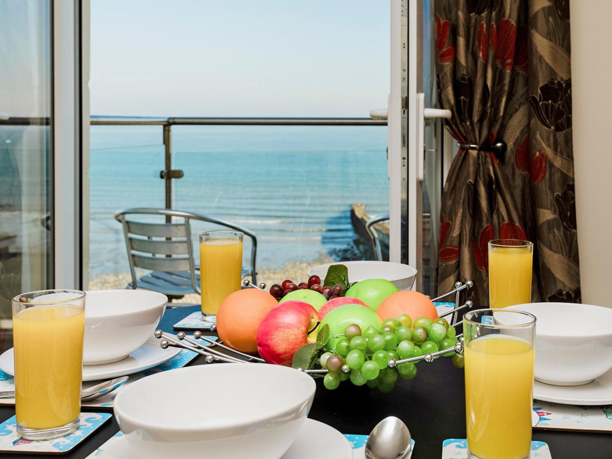 Sunny Beach Apartments Shanklin Exteriör bild