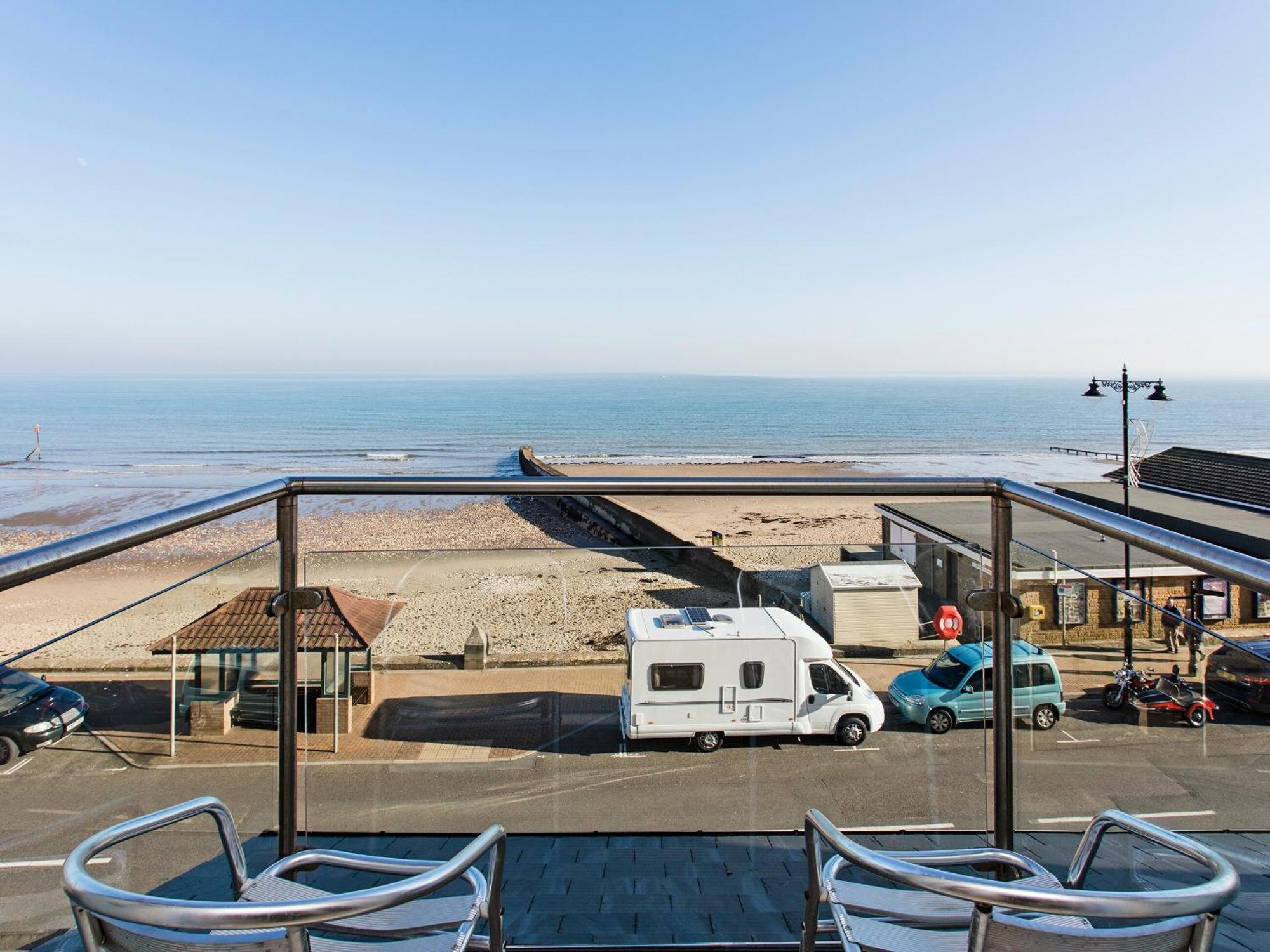 Sunny Beach Apartments Shanklin Exteriör bild