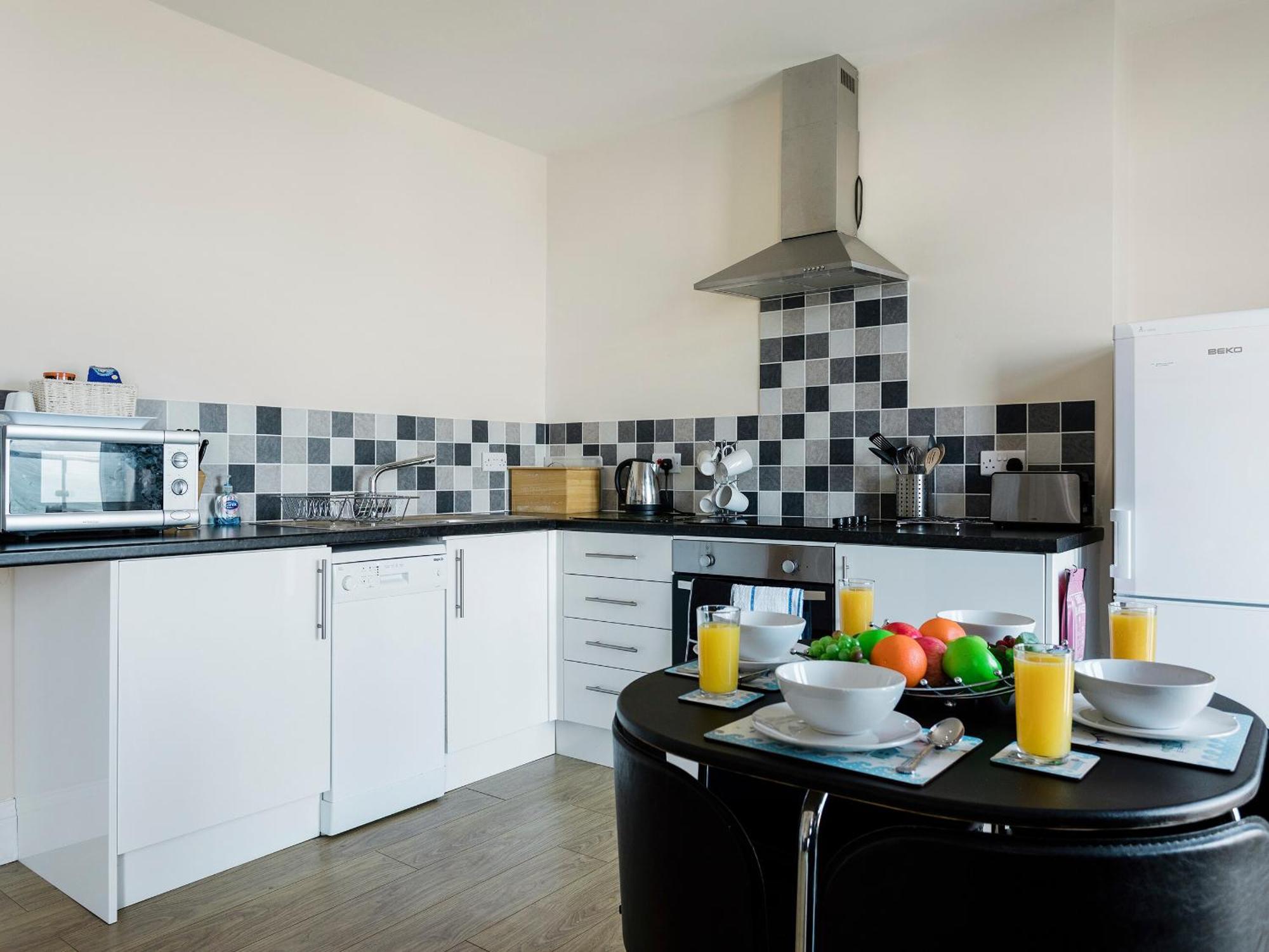 Sunny Beach Apartments Shanklin Exteriör bild