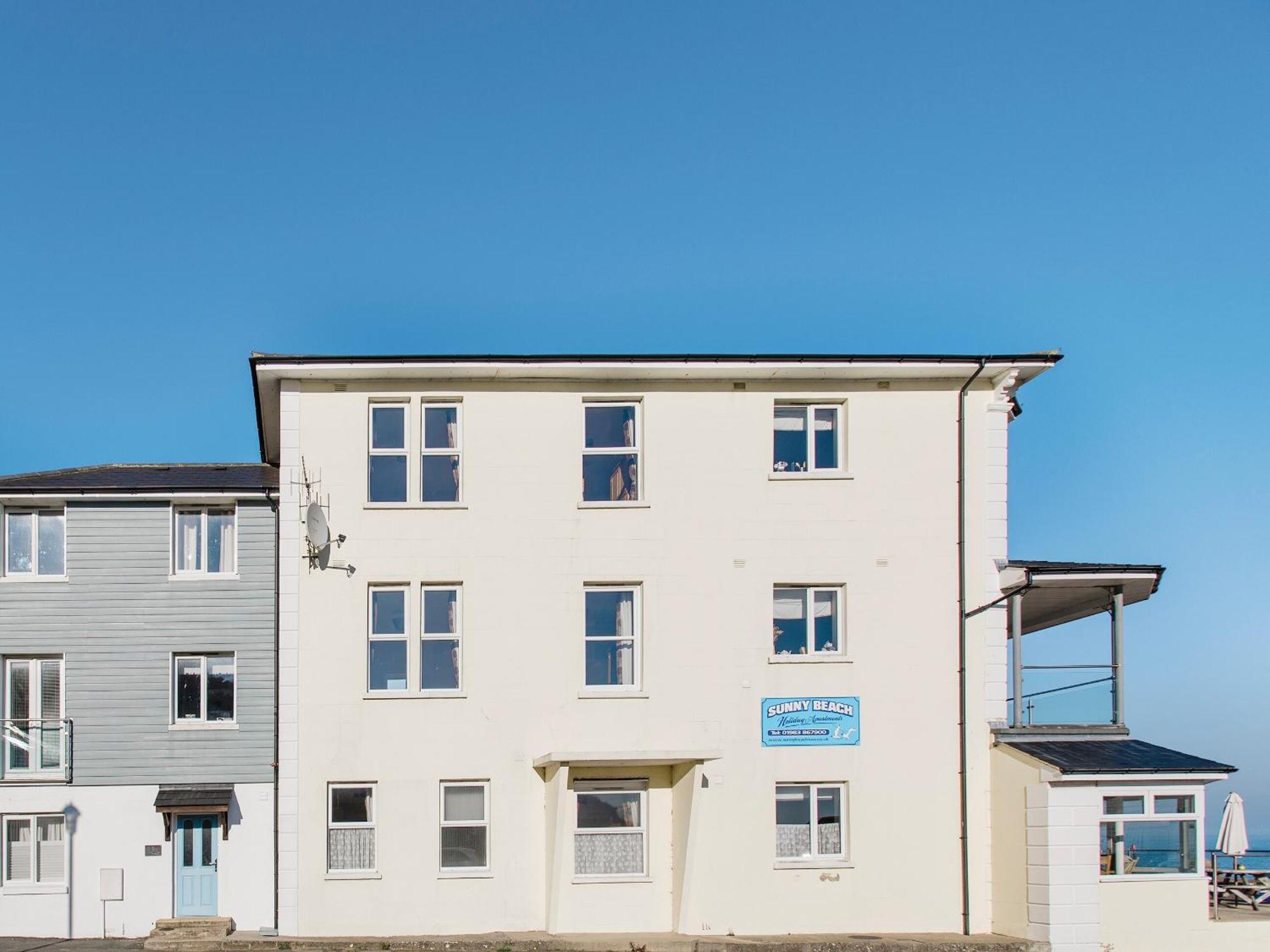 Sunny Beach Apartments Shanklin Exteriör bild