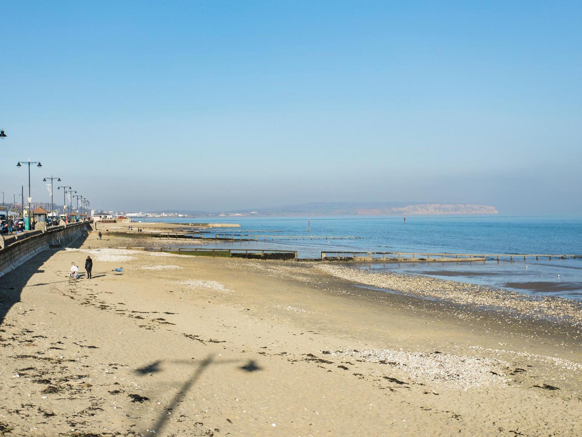 Sunny Beach Apartments Shanklin Exteriör bild